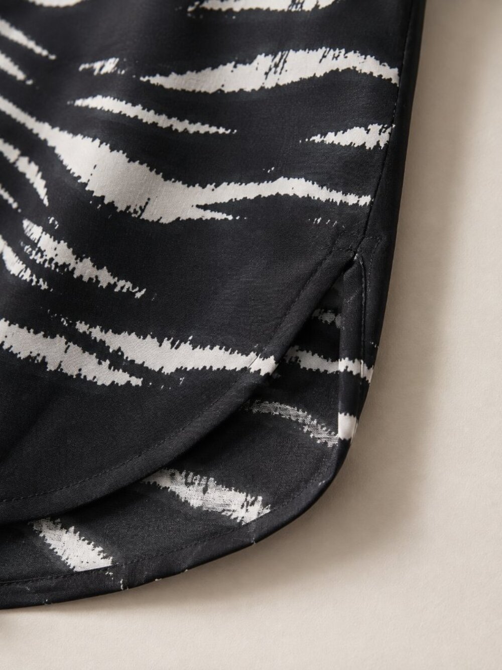 Fun - Power Meets Polish and Elegance • INC Zebra Print Blouse Black White - L - Picture 10 of 13